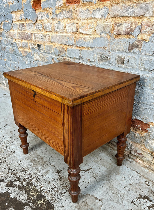 Chamber pot cabinet