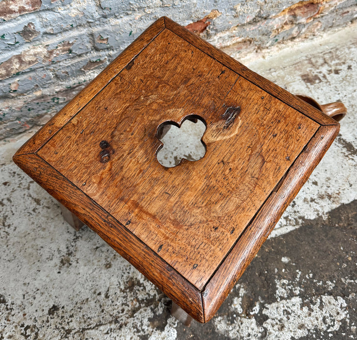 Tabouret gothique