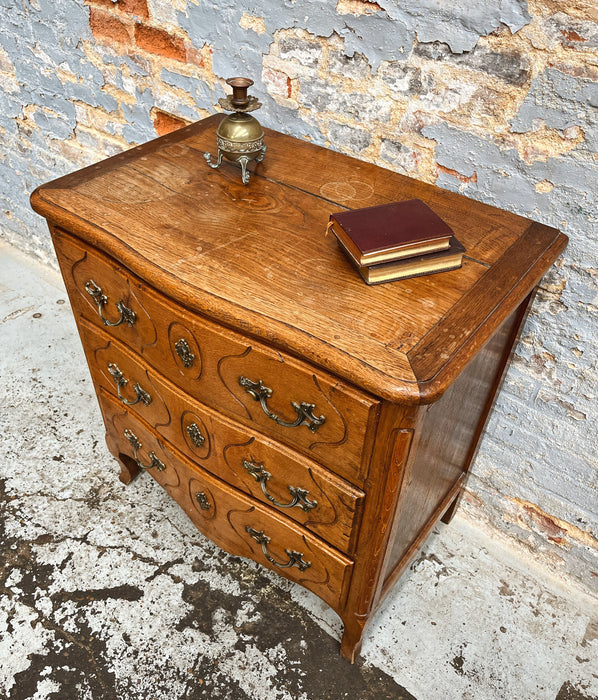 Parisian chest of drawers