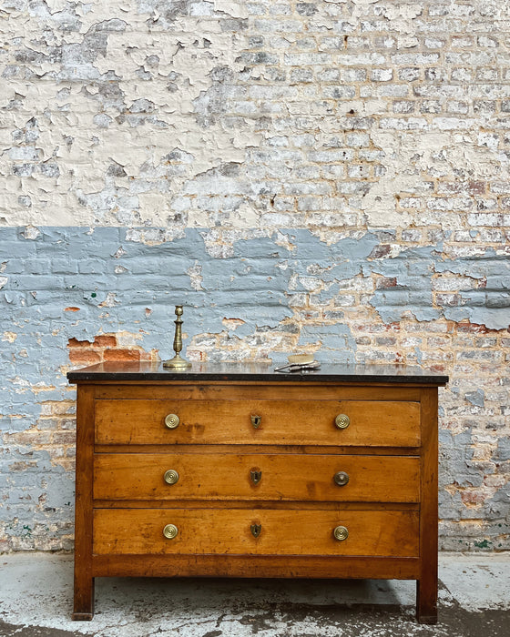 Walnut chest of drawers