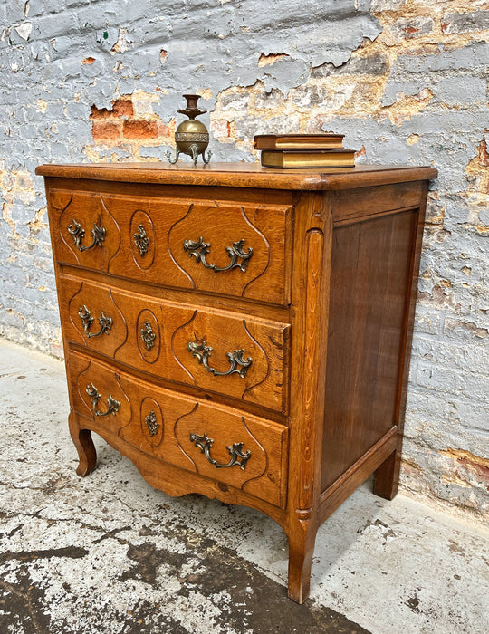 Parisian chest of drawers