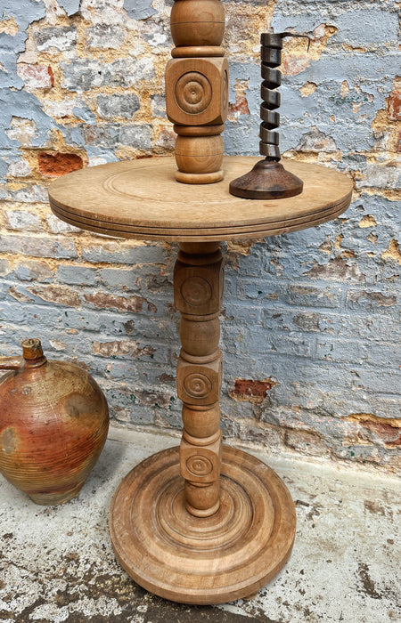 Lampadaire brutaliste