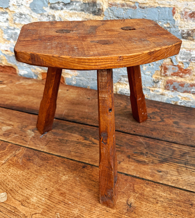 Tabouret tripode