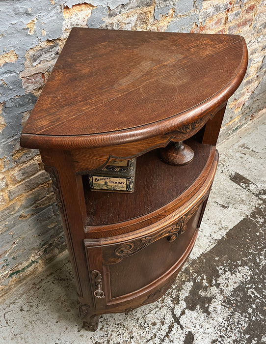 Encoignure en chêne