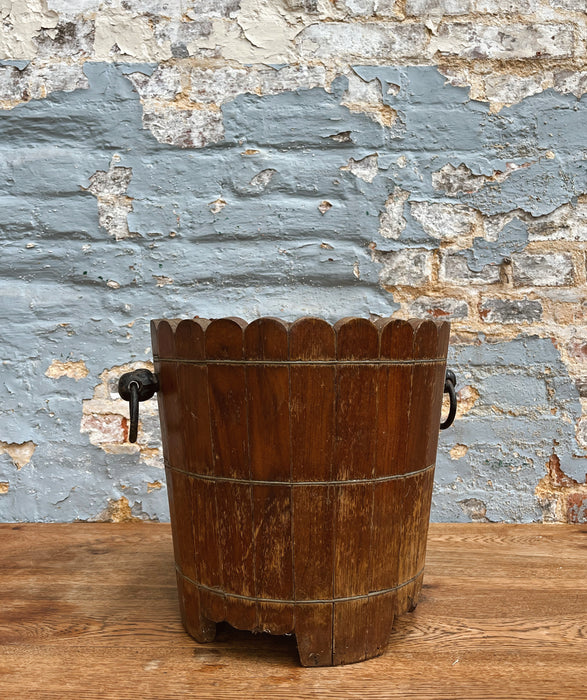 Oak planter