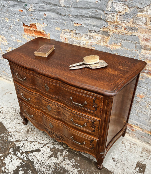 Neo-rustic chest of drawers