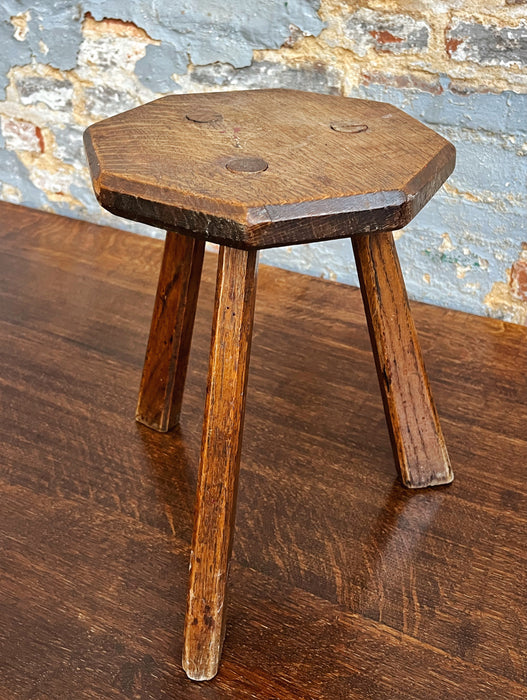 Tabouret tripode