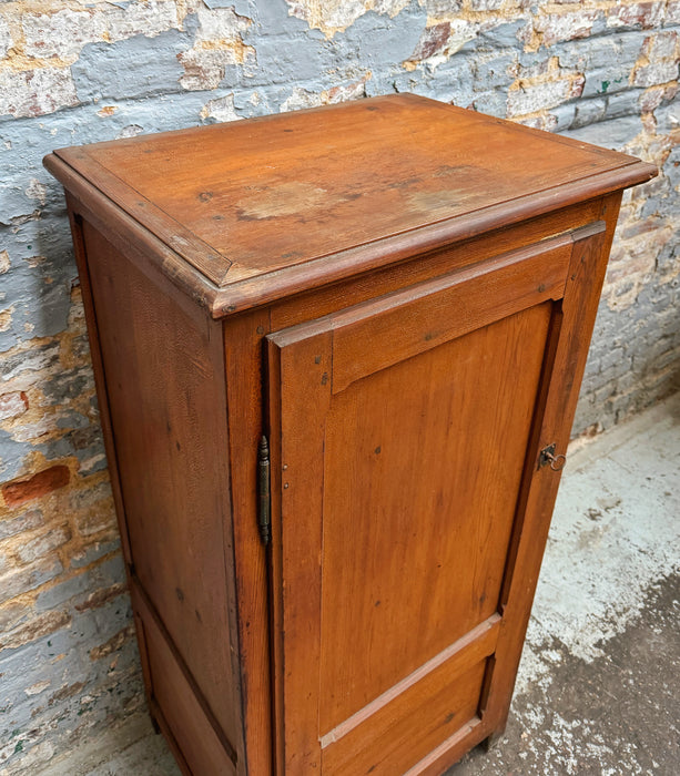 Bonnetière en sapin