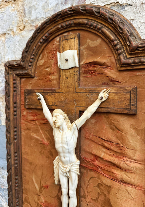Christ en ivoire