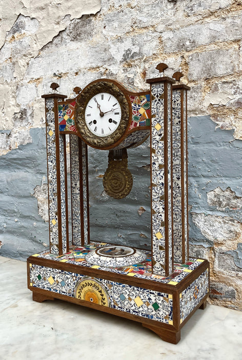 Popular art clock