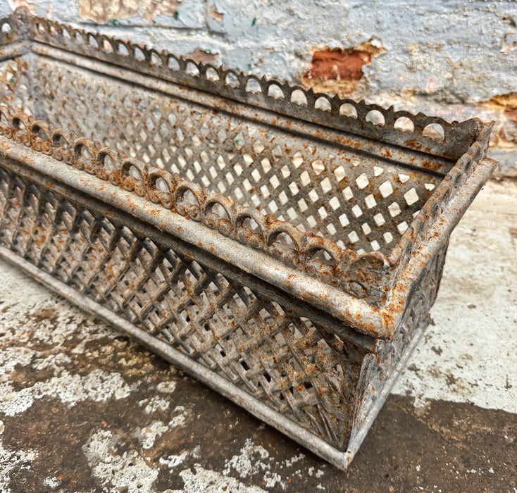 Jardinière en fonte