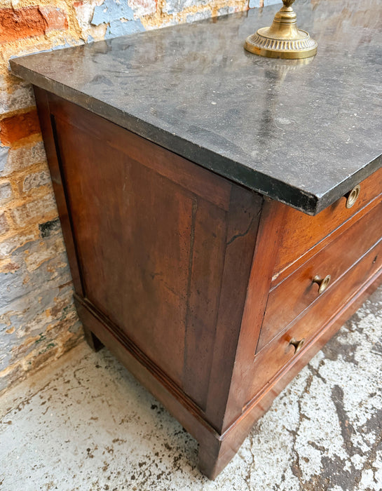 Mahogany chest of drawers