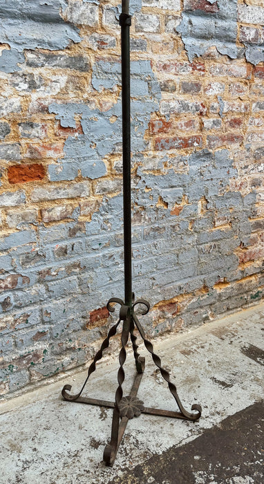 Lampadaire en fer forgé