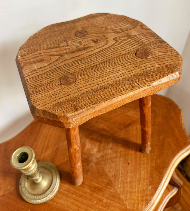 Tabouret tripode