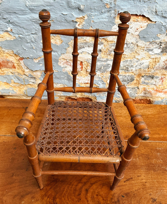 Ensemble meubles de poupée