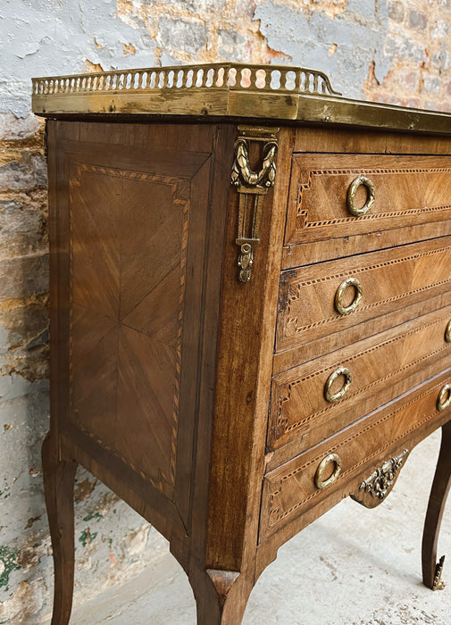 Louis XV chest of drawers