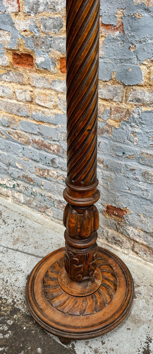 Lampadaire en noyer