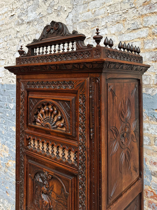 Breton cabinet