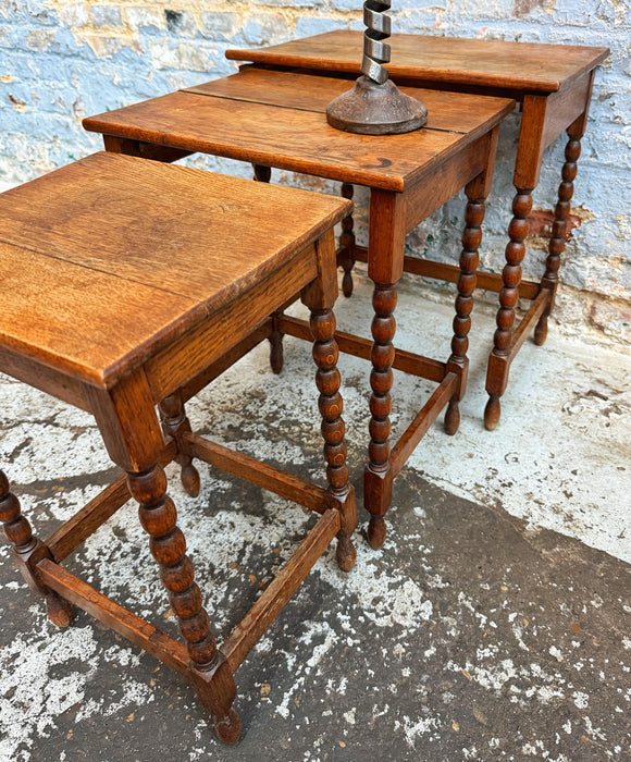 Tables gigognes