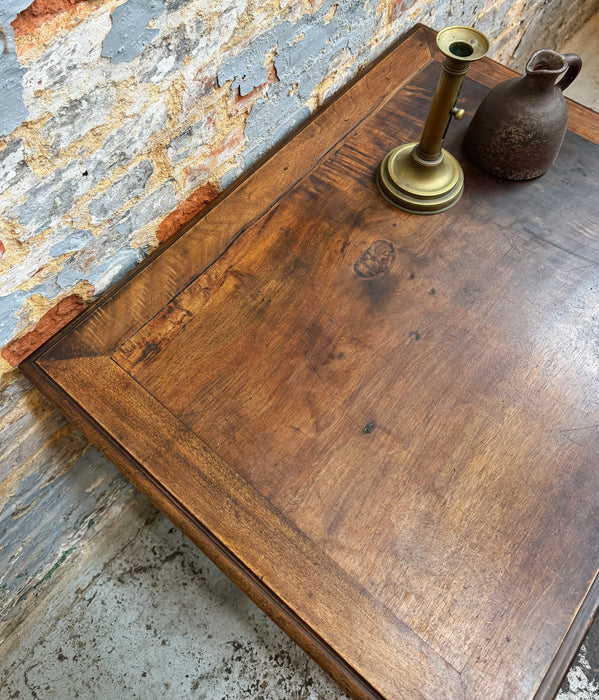 Table en noyer