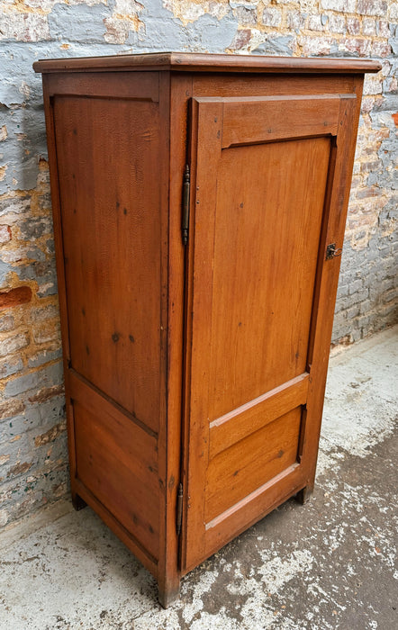 Bonnetière en sapin