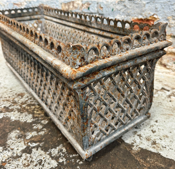 Jardinière en fonte