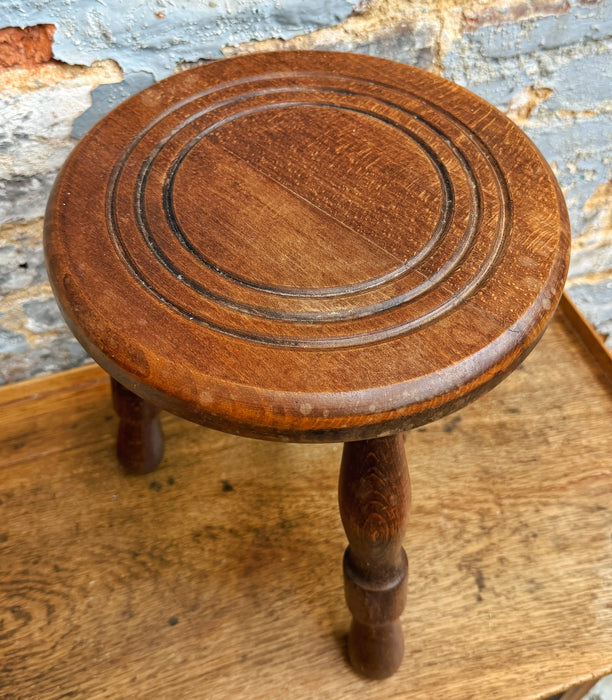 Tabouret tripode