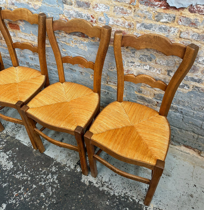 4 chaises rustiques