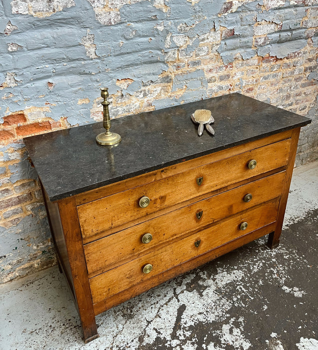 Walnut chest of drawers