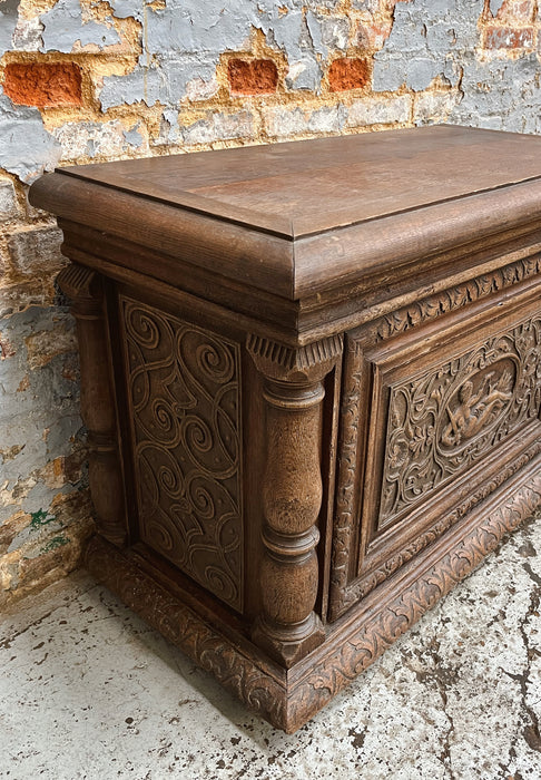 Renaissance chest