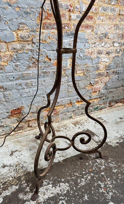 Lampadaire en fer forgé