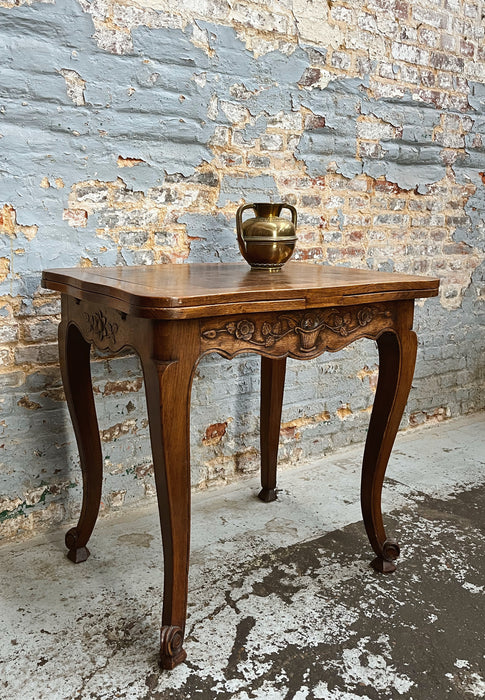 Neo-rustic table