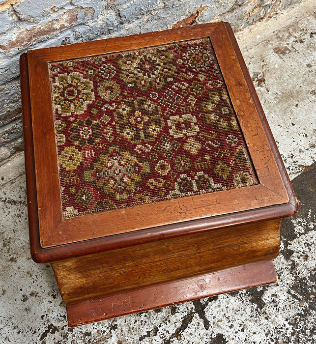 Meuble à pot de chambre