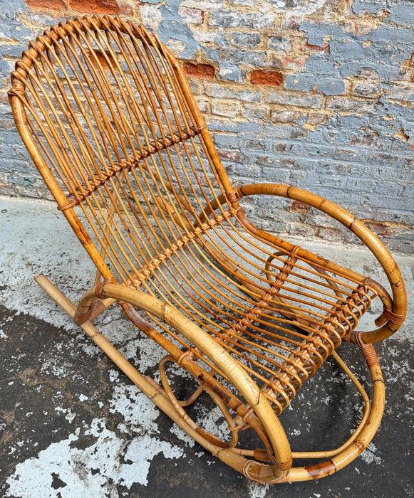 Rocking-chair en rotin