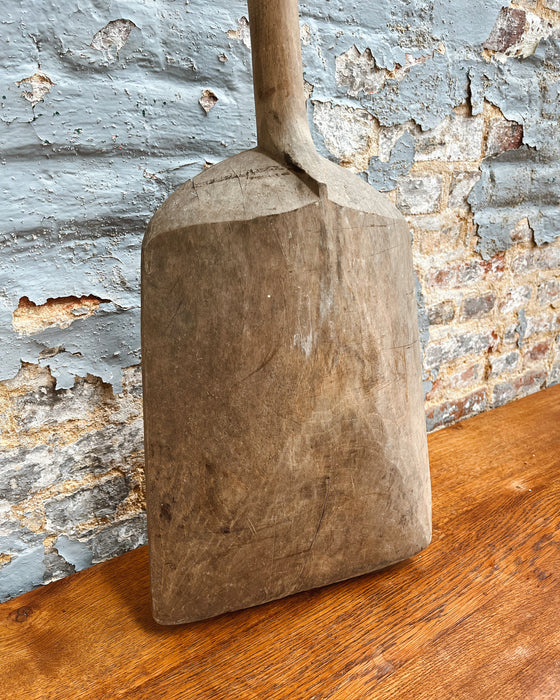 Grain shovel