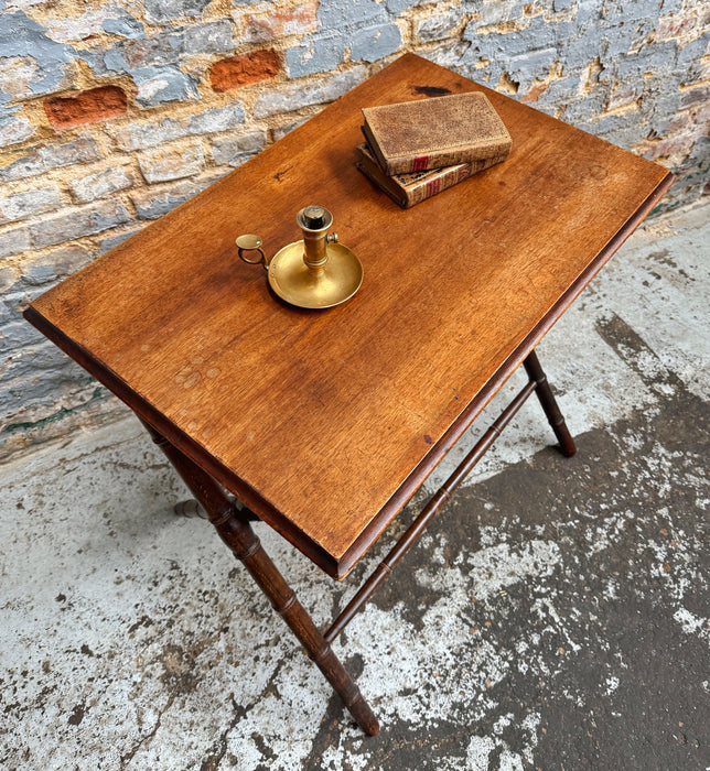Folding table