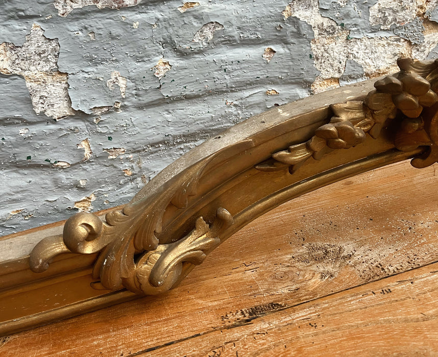 Trois éléments décoratifs