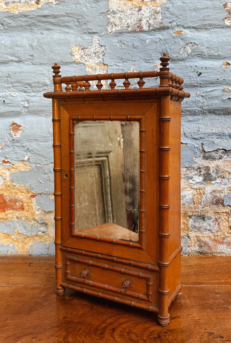 Ensemble meubles de poupée