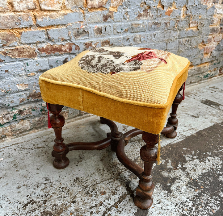 Repose-pieds en noyer