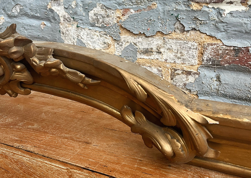 Trois éléments décoratifs