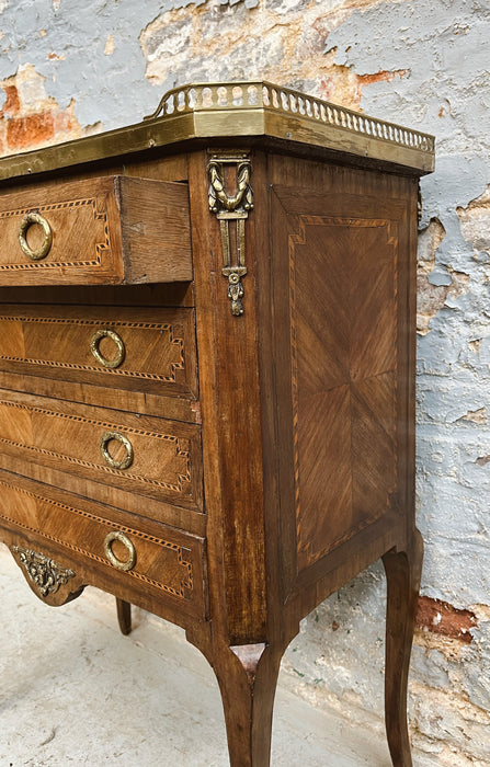 Louis XV chest of drawers