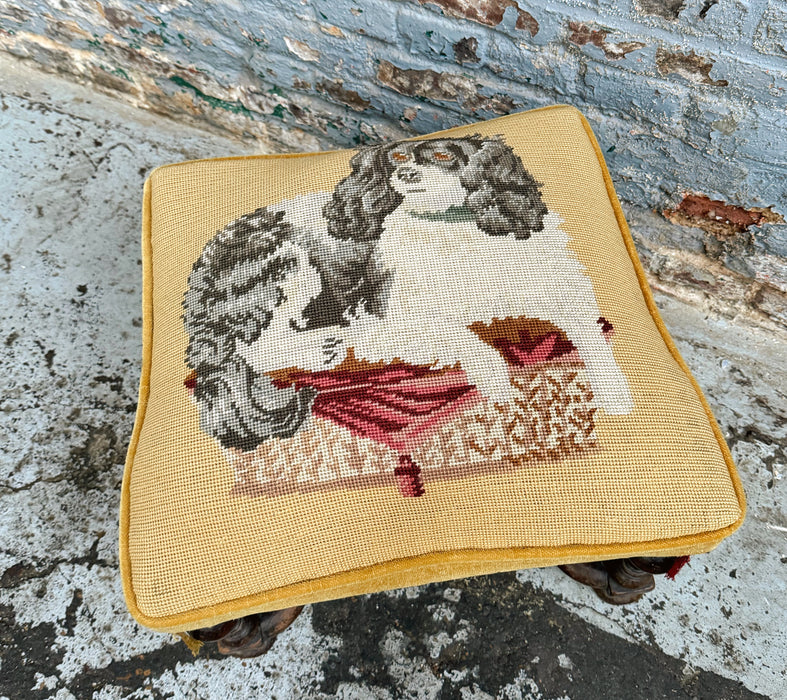 Repose-pieds en noyer