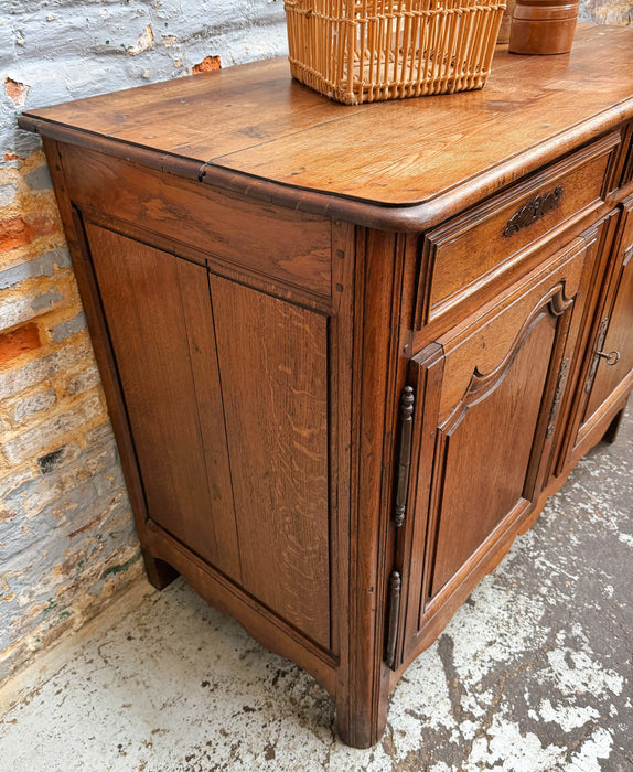 Buffet rustique