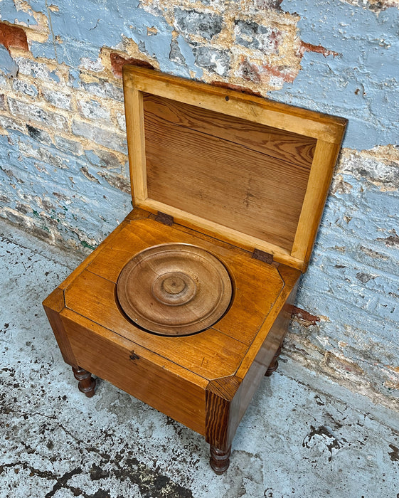 Chamber pot cabinet