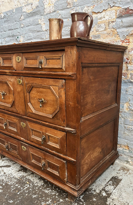Commode en noyer