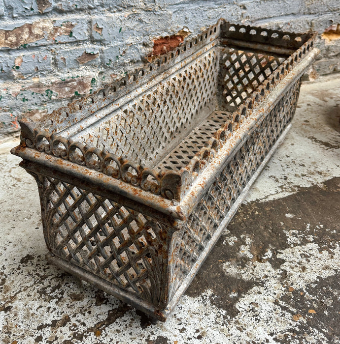 Jardinière en fonte