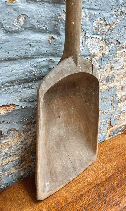 Grain shovel