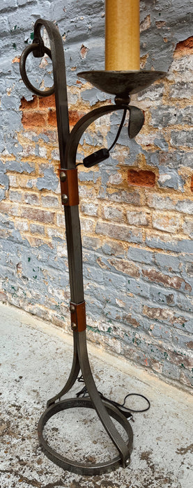 Lampadaire brutaliste