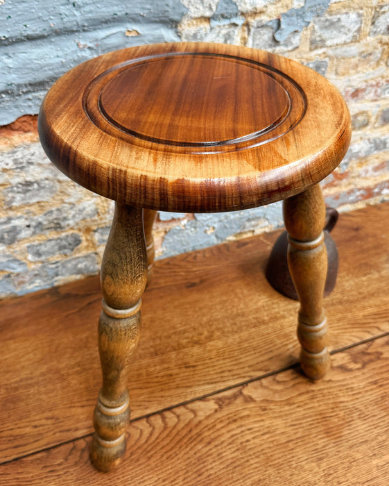 Tripod stool