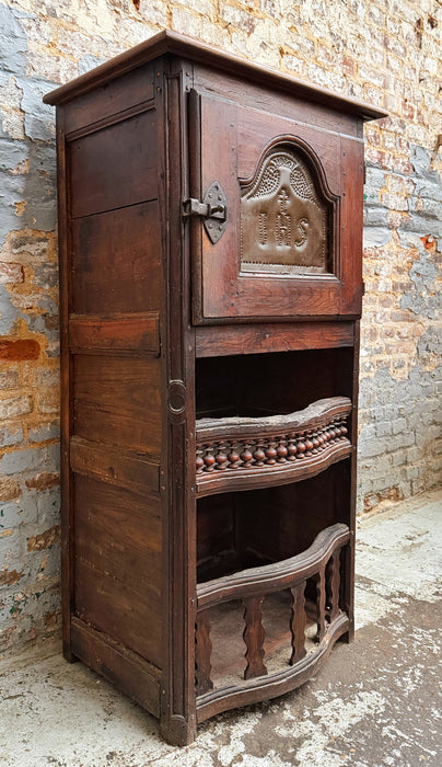 Meuble en châtaignier